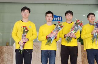 “三八婦女節(jié)”，萌恒為女同胞送鮮花表祝福