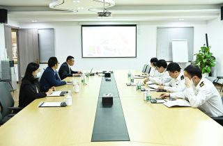 甬江海關(guān)趙關(guān)長(zhǎng)一行蒞臨國(guó)貿(mào)走訪(fǎng)調(diào)研